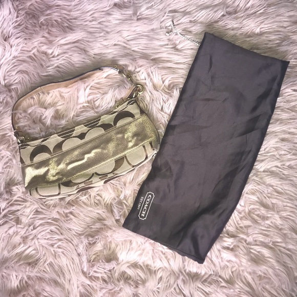 Coach authentic purse. Only worn a couple of times - Picture 2 of 8